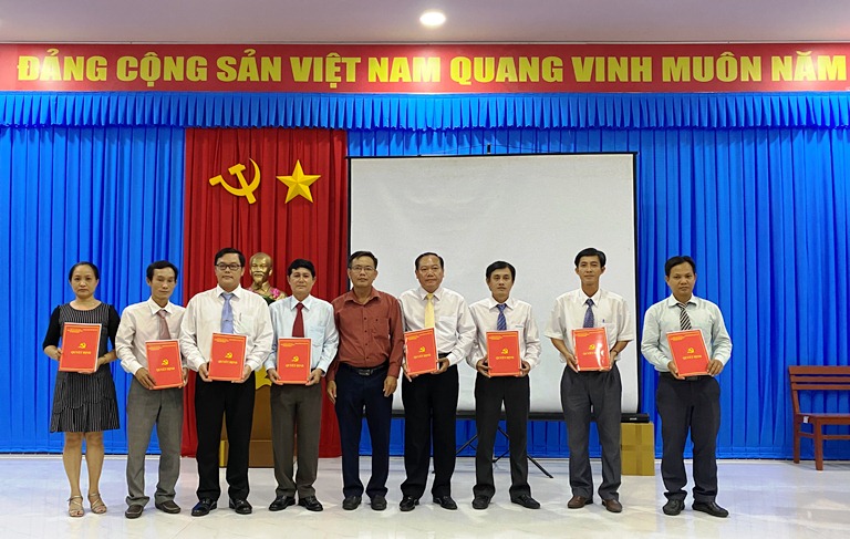 Thành lập Đảng bộ cơ sở Trường Cao đẳng nghề Trà Vinh