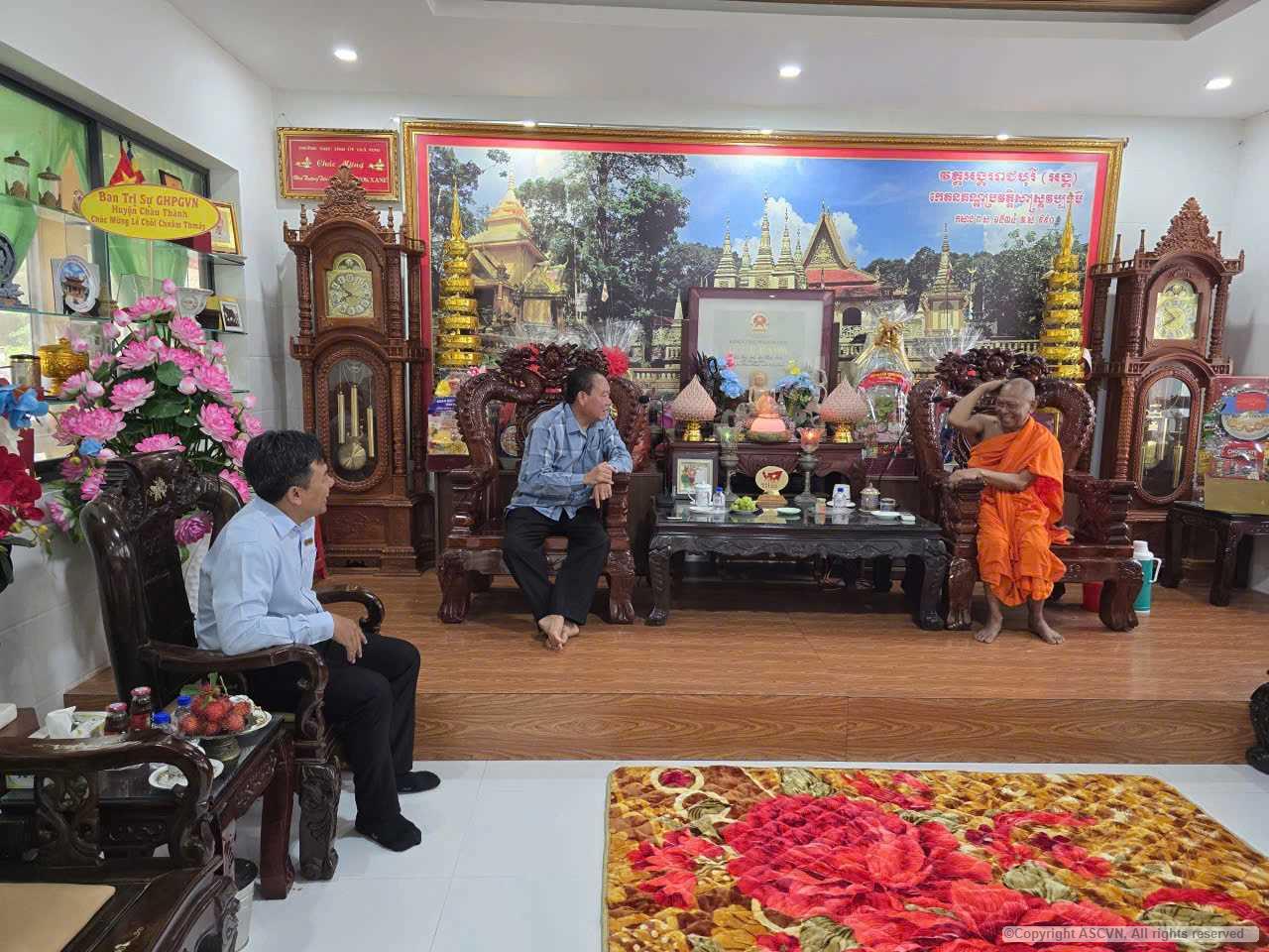 Trường Cao đẳng Nghề Trà Vinh thăm Chùa Âng và chúc mừng Lễ Sene Dolta 2025